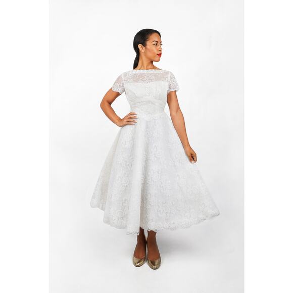 Vintage 50s White Lace Short Wedding Dress Full Tulle Skirt and Button Back | XS - Picture 2 of 10